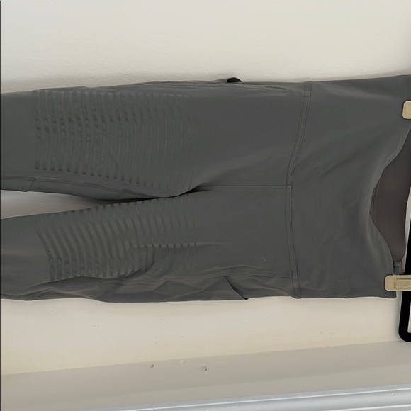 Lululemon leggings - Picture 2 of 8